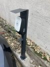 Stojan pro nabíjecí stanice Huawei Wallbox AP22N-EU nainstalovaný